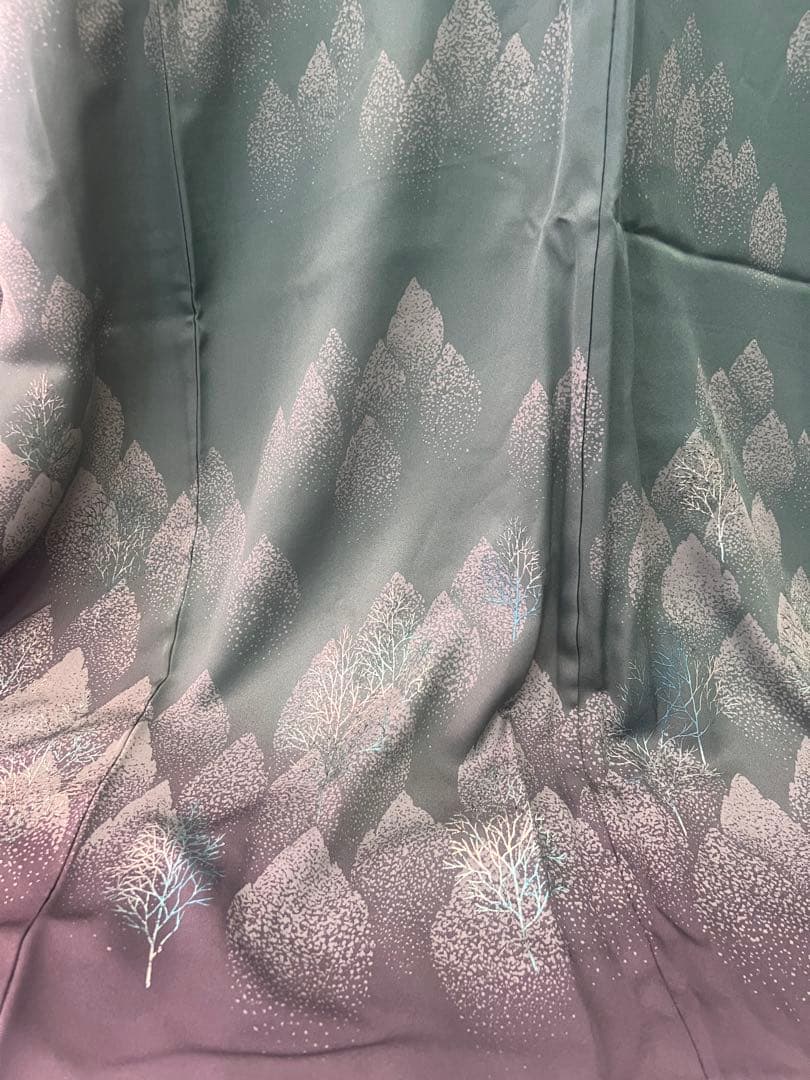 着物　正絹　オシャレ　八掛に刺繍　訪問着　付け下げ