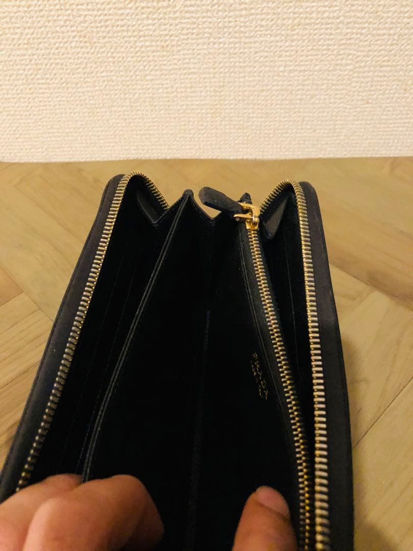 プラダ 長財布 三角ロゴ サフィアーノレザー 黒 1ML506 QHH