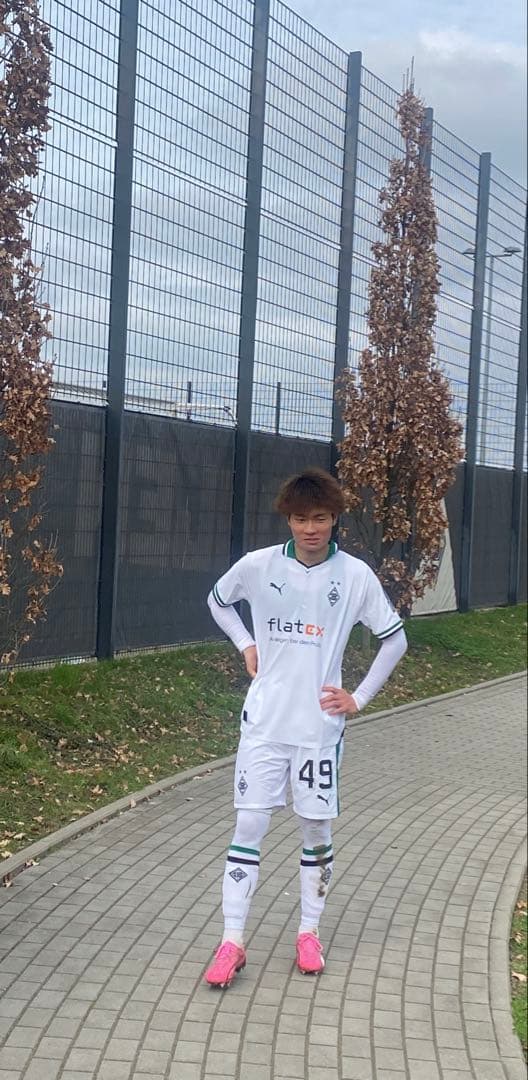 ボルシアMG 直筆福田師王サイン入り 海外限定