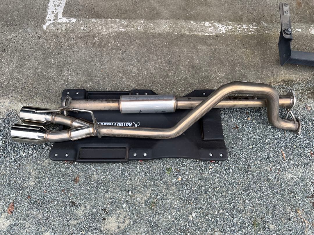 ハイラックス　gun125 TRDマフラー　二本出しマフラー　車検対応