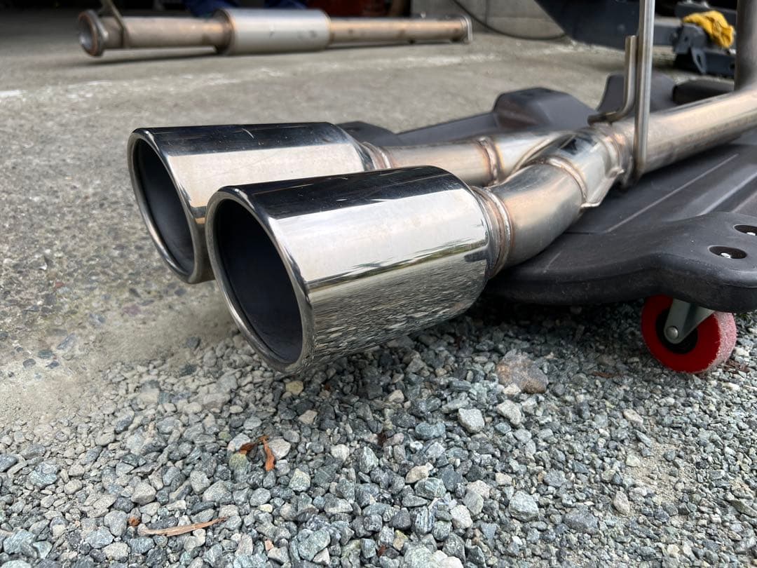 ハイラックス　gun125 TRDマフラー　二本出しマフラー　車検対応