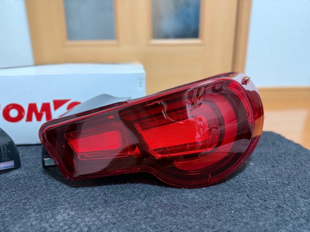 86/BRZ用　TOM'S テールランプ
