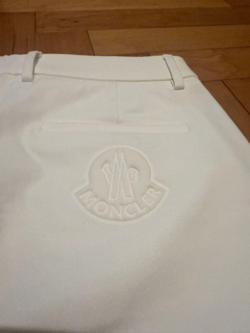 MONCLER ホワイト スラックス