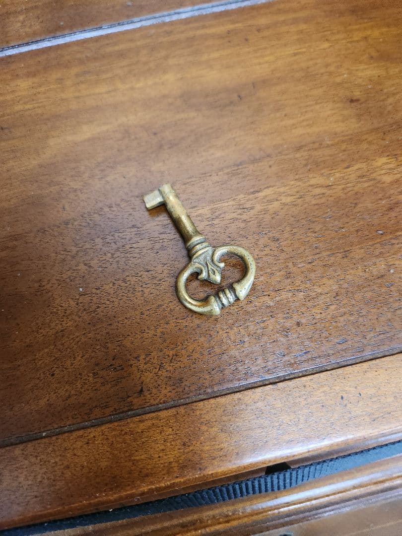 うさぎ ドレクセルヘリテイジキャビネット 引き出し付き