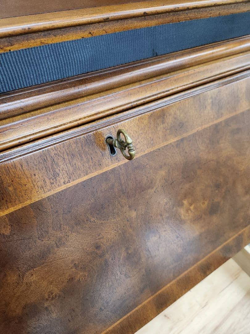 うさぎ ドレクセルヘリテイジキャビネット 引き出し付き