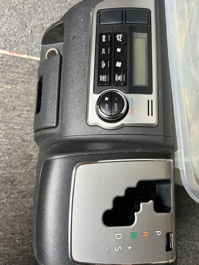 ハイエースエアコンパネル