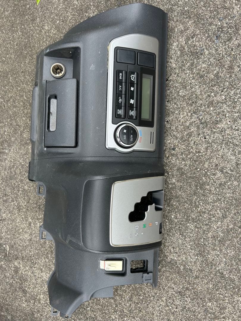 ハイエースエアコンパネル