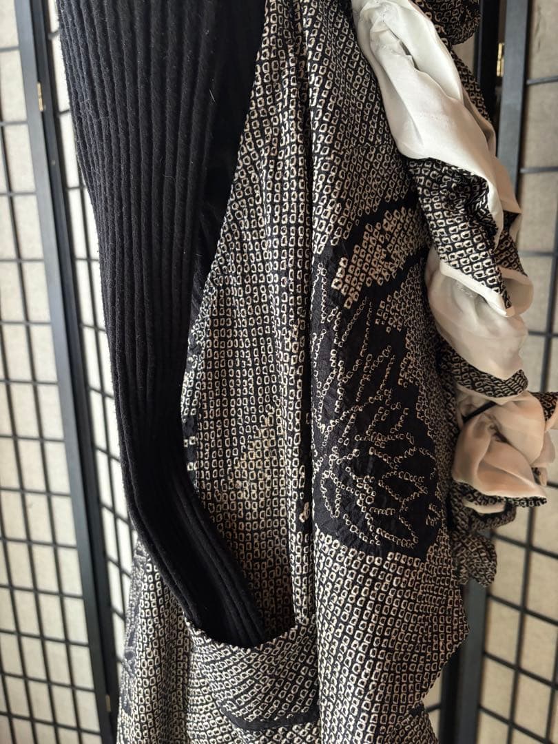 着物リメイク絞りのジレのセットアップ、ストール、ベレー帽可愛いジレです