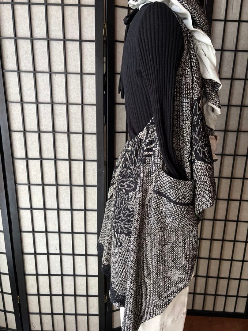 着物リメイク絞りのジレのセットアップ、ストール、ベレー帽可愛いジレです