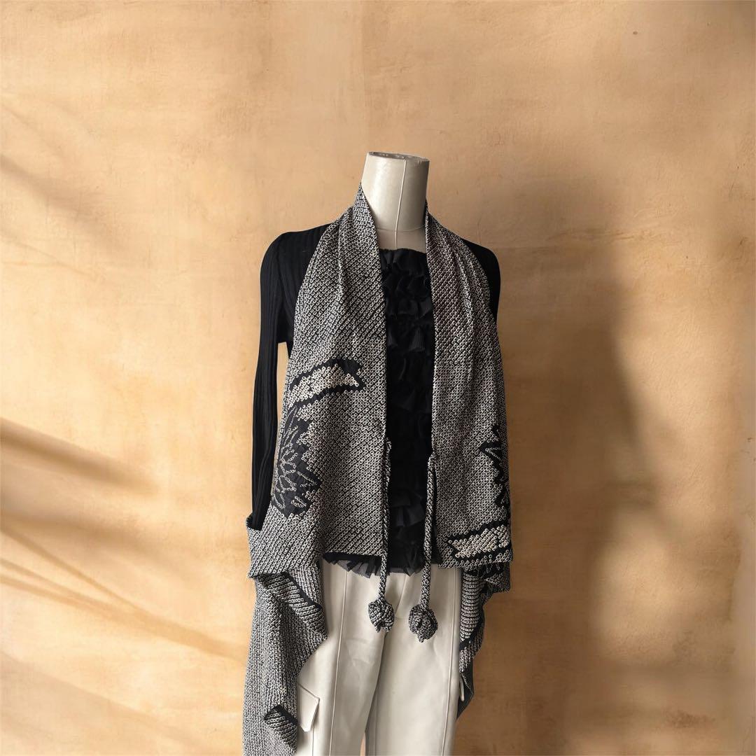 着物リメイク絞りのジレのセットアップ、ストール、ベレー帽可愛いジレです