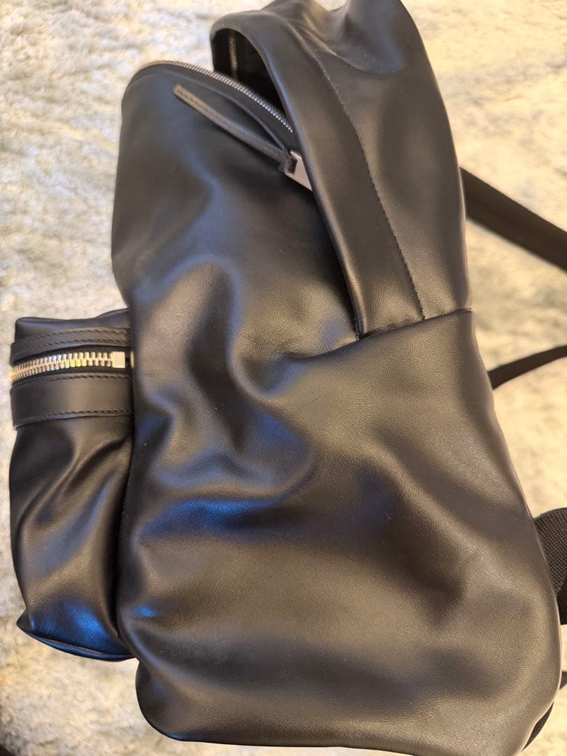Saint Laurent 黒 レザーバックパック