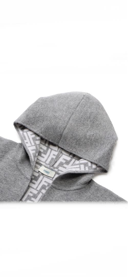 まりりんもんろ様　FENDI フード付きポンチョ グレー kids用 size4