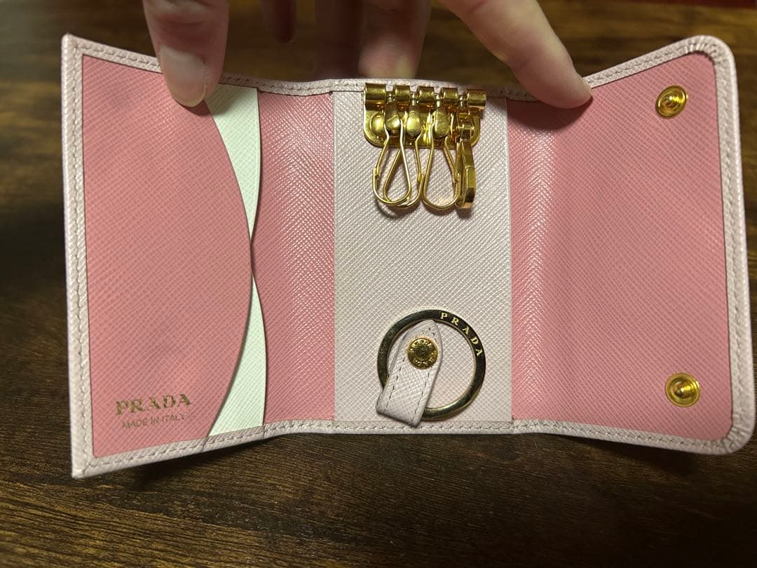 PRADA ピンクレザーキーケース 専用ボックス付き