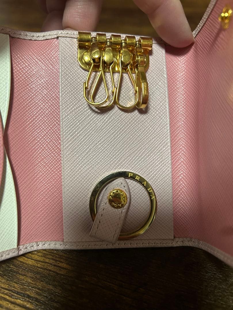 PRADA ピンクレザーキーケース 専用ボックス付き