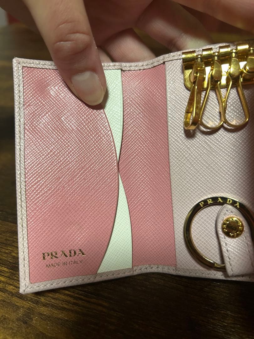 PRADA ピンクレザーキーケース 専用ボックス付き
