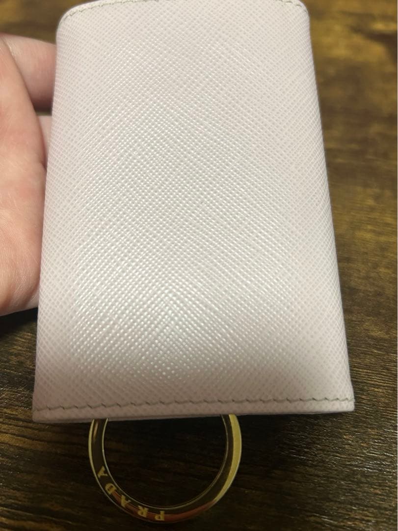 PRADA ピンクレザーキーケース 専用ボックス付き