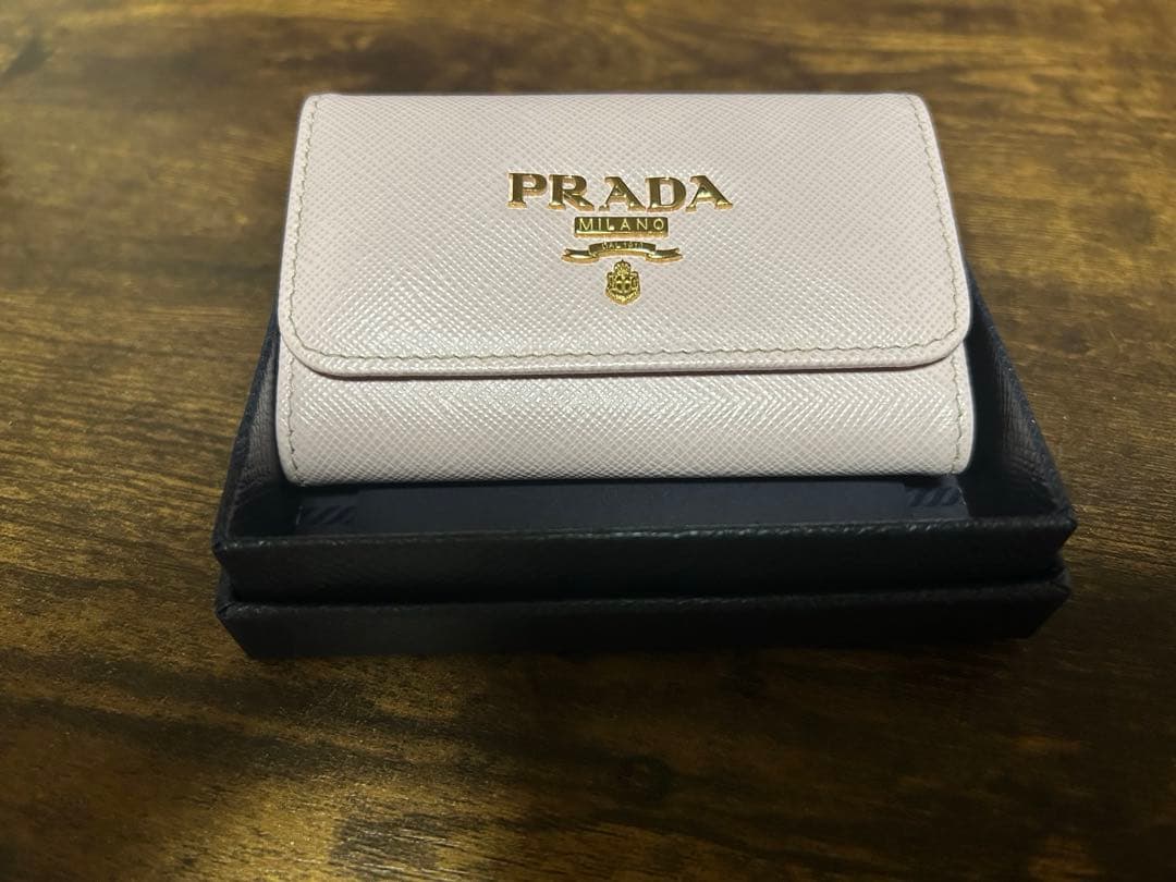 PRADA ピンクレザーキーケース 専用ボックス付き