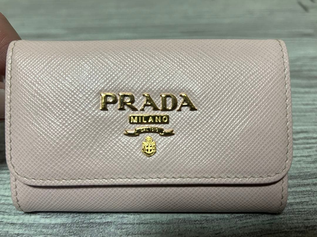 PRADA ピンクレザーキーケース 専用ボックス付き