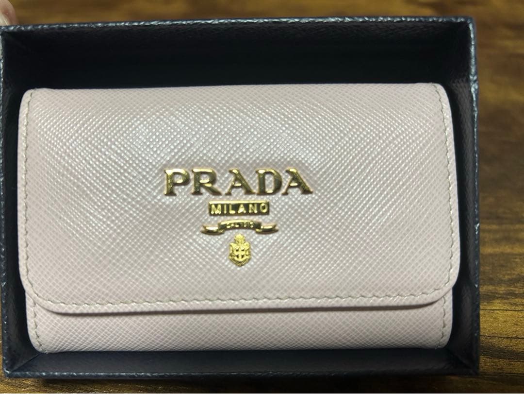 PRADA ピンクレザーキーケース 専用ボックス付き