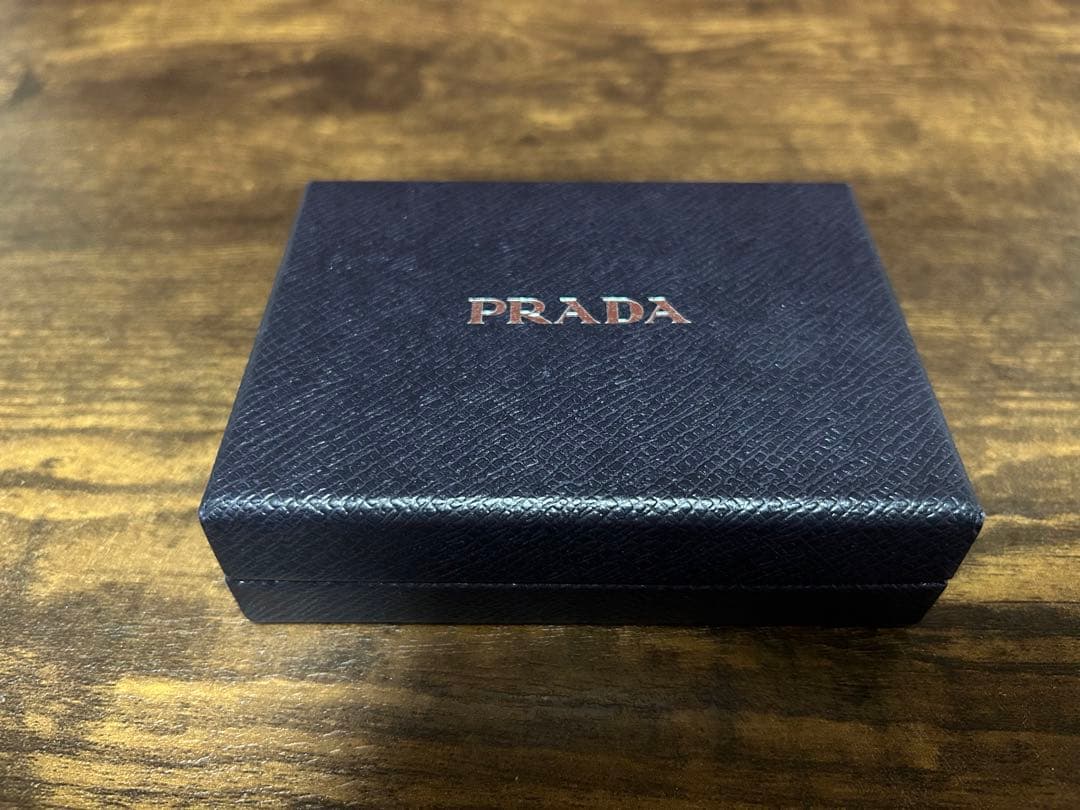 PRADA ピンクレザーキーケース 専用ボックス付き