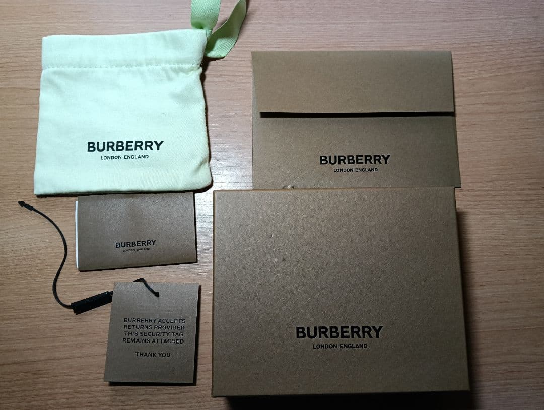 バーバリー　二つ折り財布