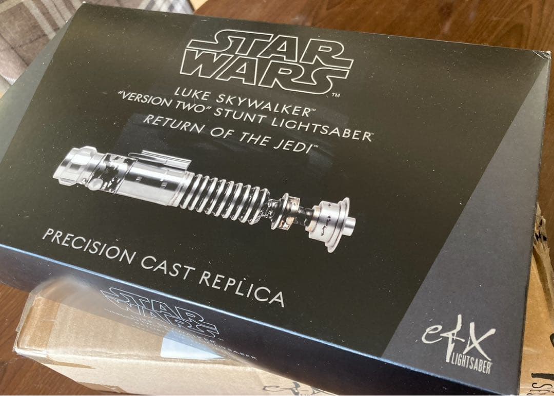 efx社　ルーク・スカイウォーカー EP6版V2スタントライトセーバー（樹脂製）