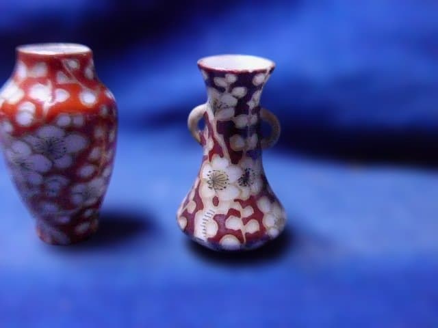 小型赤白模様花瓶