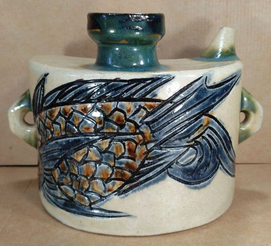 (⌒-⌒)！最高のアガリ【本物保証】金城次郎 壷屋焼 抱瓶 共箱栞人間国宝