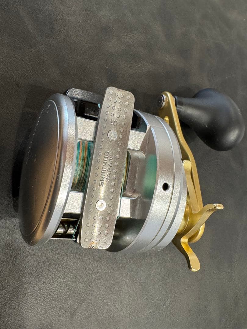 シマノ　カルカッタ800F CALCUTTA 右巻き　両軸リール　ベイト