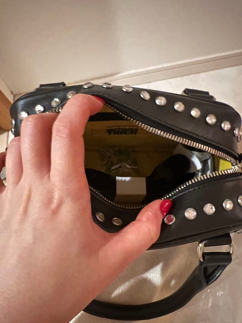 いろいろ買う　ONITSUKA TIGER スタッズ付きショルダーバッグ