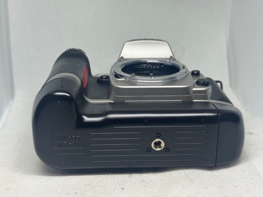 希少！Nikon F80D シルバー 海外限定カラー MB-16付