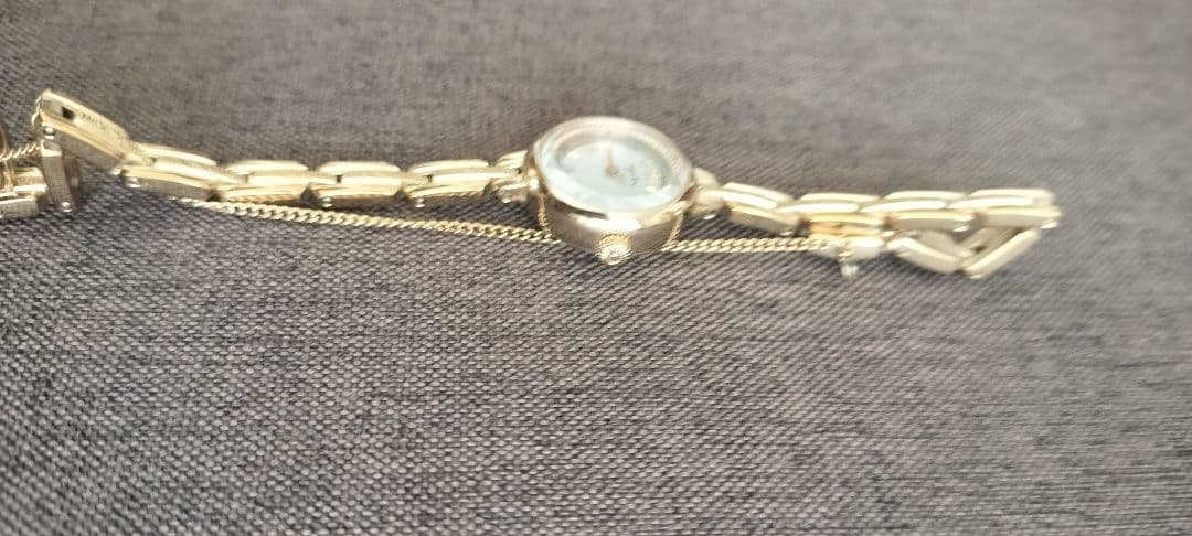 アガットイエローゴールドソーラーパワーウォッチ