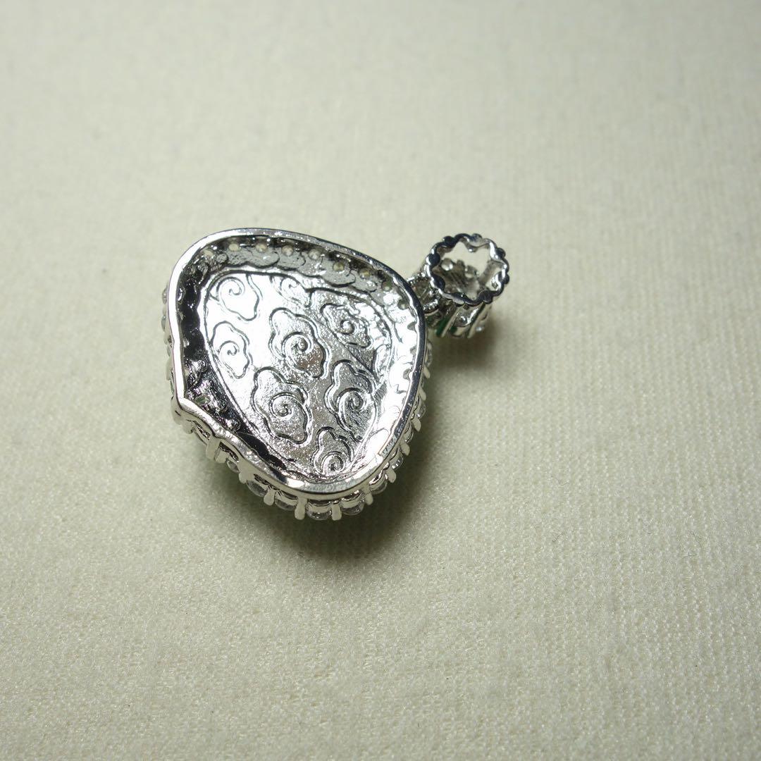 翡翠 彫刻ペンダント翡翠満緑 仏像 C1A045