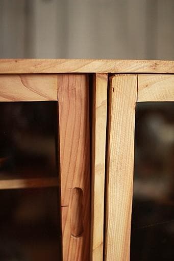 古い木枠のガラス戸棚　小引き出し2杯　食器棚　水屋　キャビネット　古家具　古民家