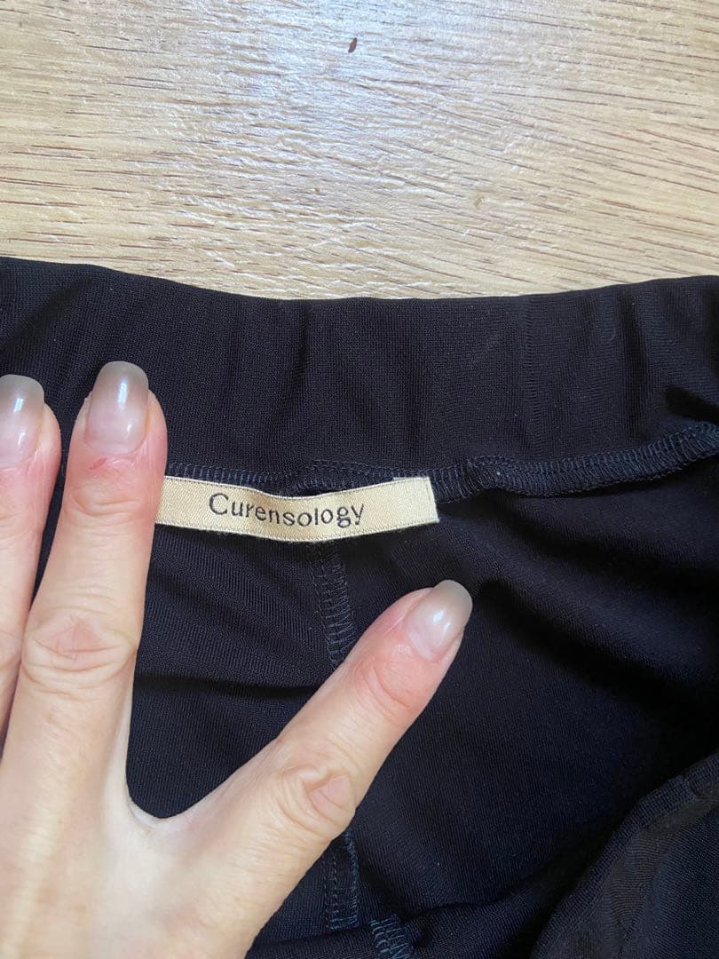 カレンソロジー　ハイテンションフレアパンツ