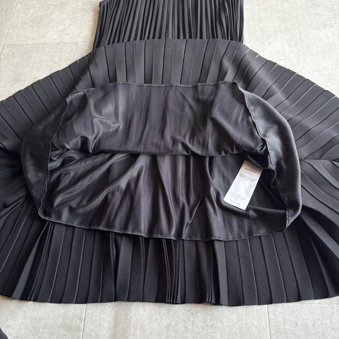 現行✨サルヴァトーレフェラガモ プリーツフレアラインワンピース ブラック XL