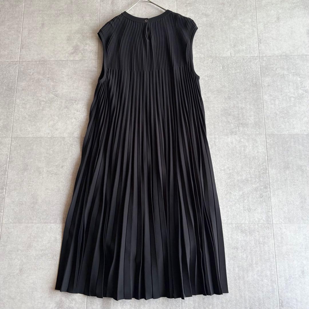 現行✨サルヴァトーレフェラガモ プリーツフレアラインワンピース ブラック XL