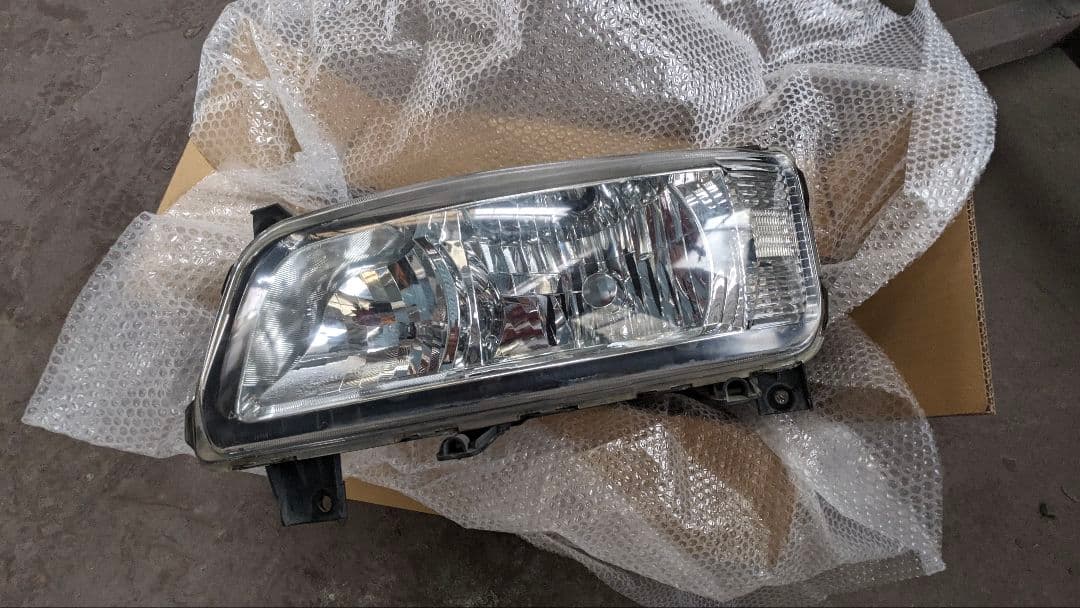 三菱ふそう 07スーパーグレート　HID ヘッドライト 左側1個　中古