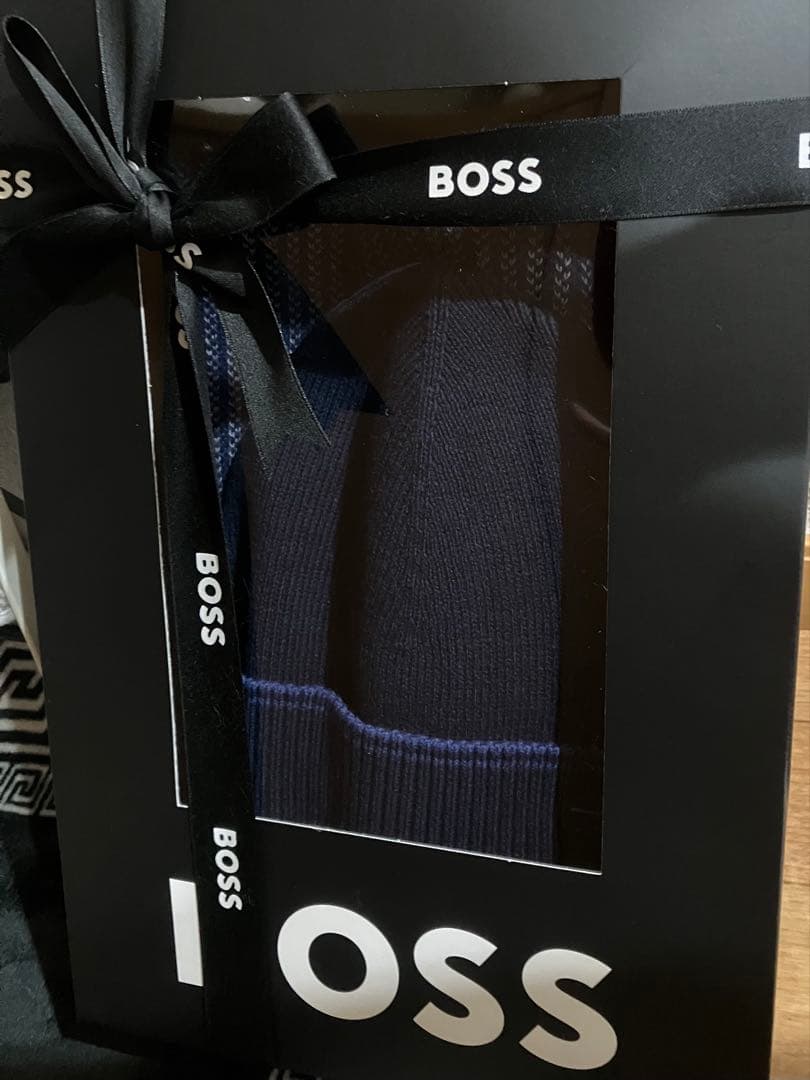 ヒューゴボスマフラー＆ニットキャップ