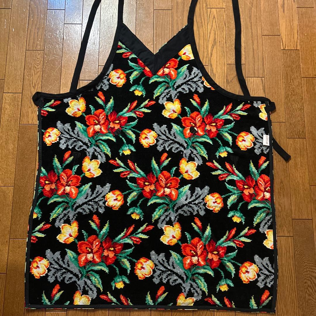 新品タグ付　FEILER 花柄エプロン