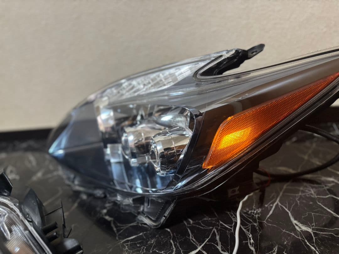 【送料無料】30プリウス　前期LEDエディション　US仕様　加工ヘッドライト