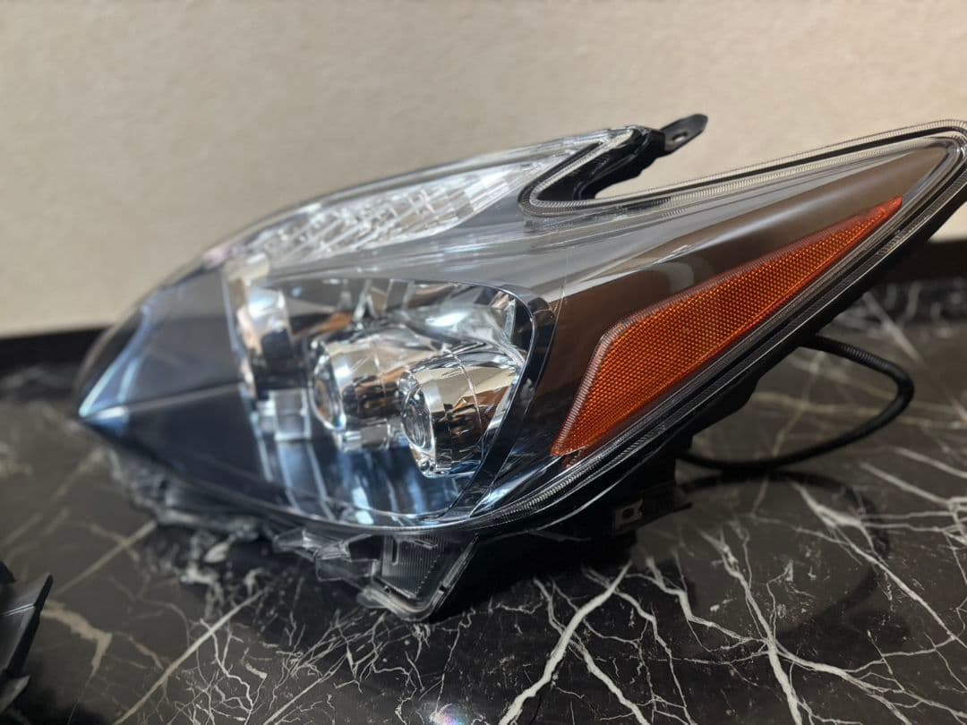 【送料無料】30プリウス　前期LEDエディション　US仕様　加工ヘッドライト