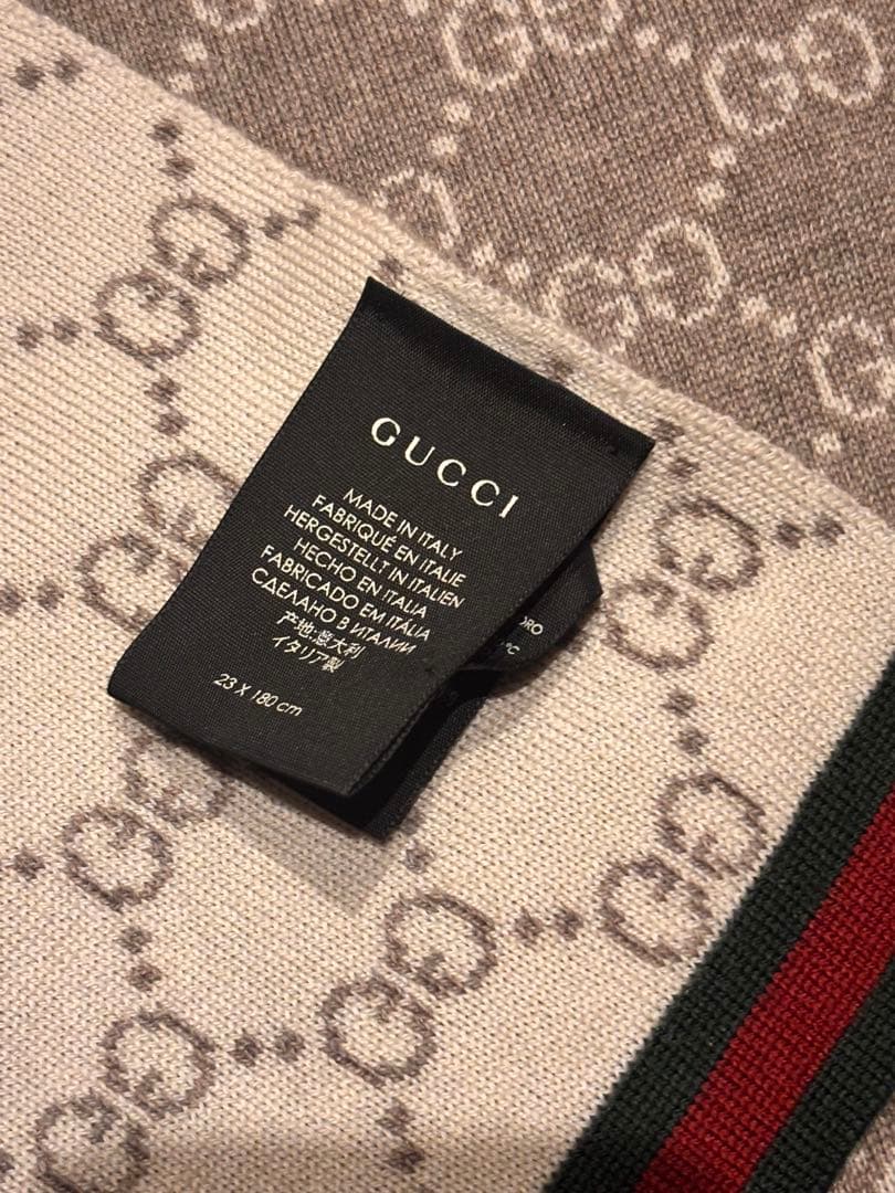 GUCCI グッチロゴマフラー　ユニセックス