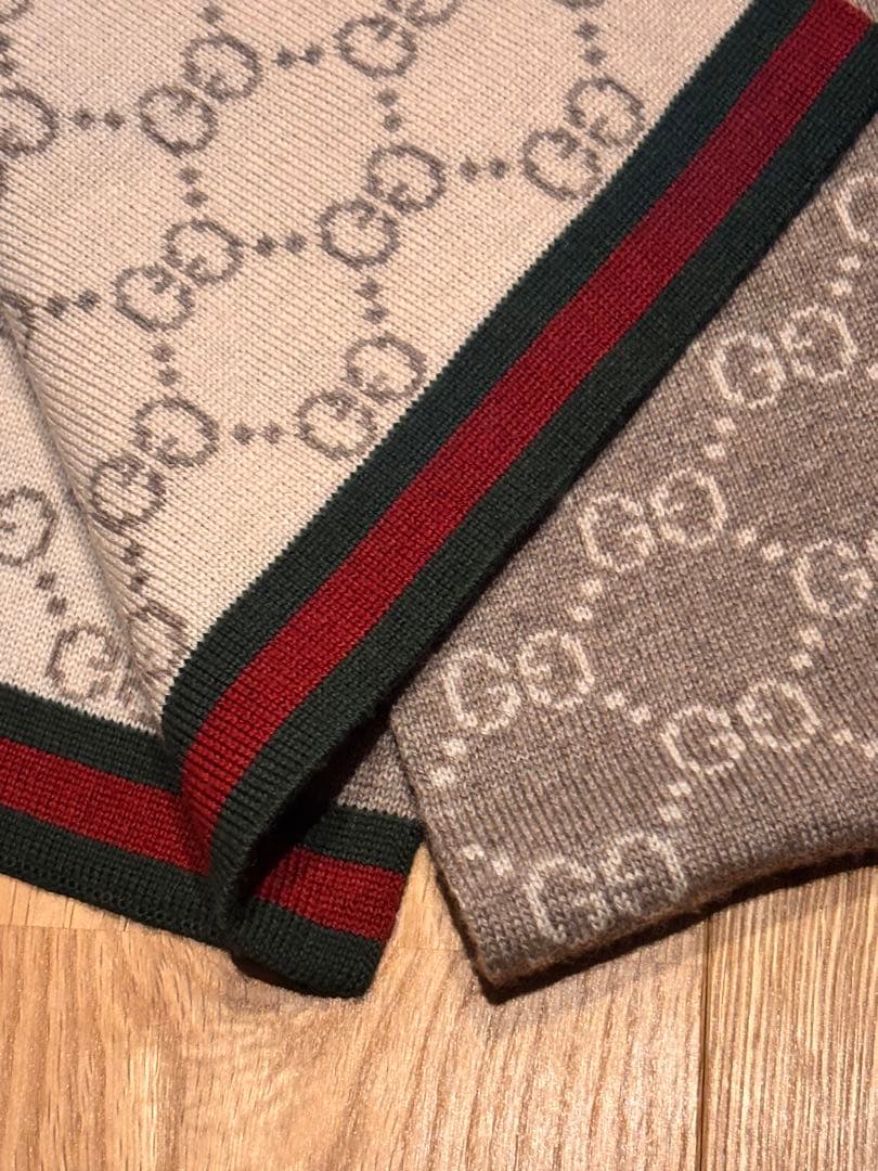 GUCCI グッチロゴマフラー　ユニセックス