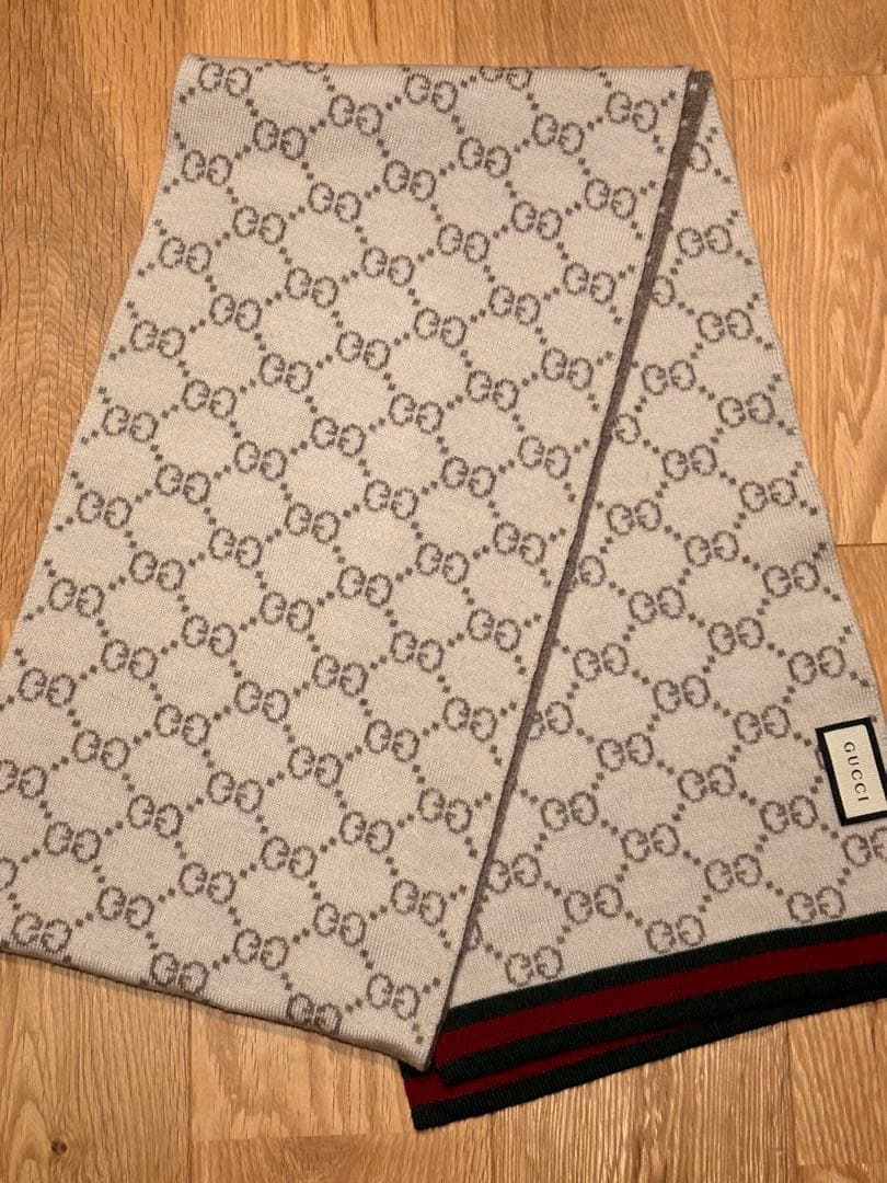 GUCCI グッチロゴマフラー　ユニセックス