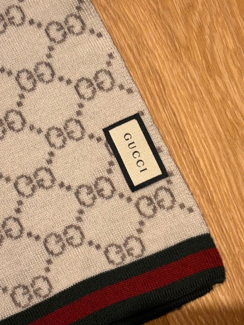 GUCCI グッチロゴマフラー　ユニセックス