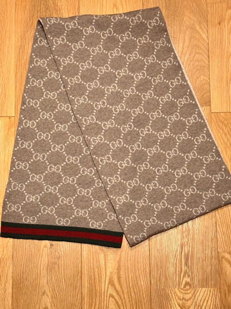 GUCCI グッチロゴマフラー　ユニセックス