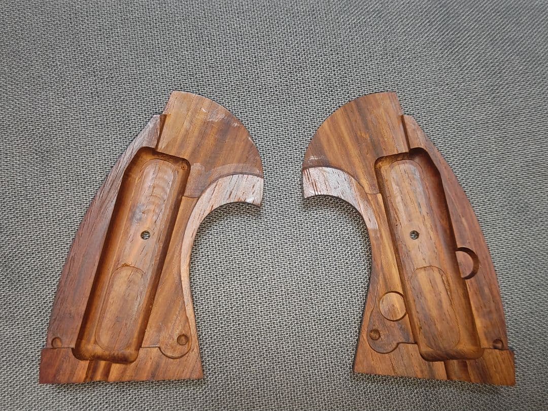 東京マルイ　コルトパイソン用　木製グリップ　紫檀製　キャロムショット