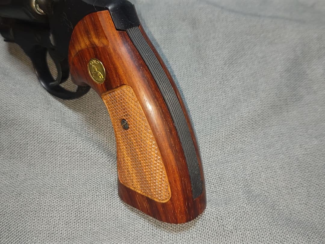 東京マルイ　コルトパイソン用　木製グリップ　紫檀製　キャロムショット