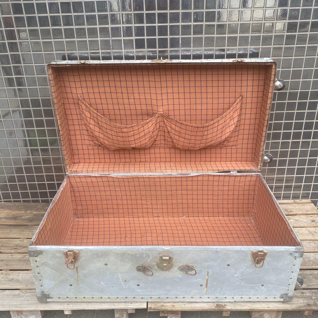 ヴィンテージアルミトランクケース タイヤ付き 店舗什器 インテリア